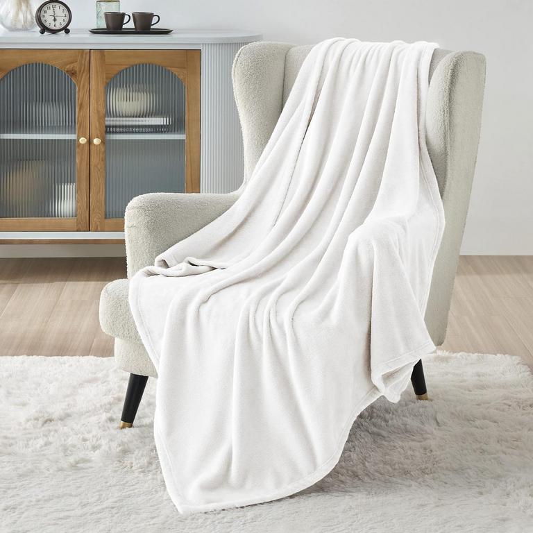 BEDSURE WHITE FLEECE BLANKET