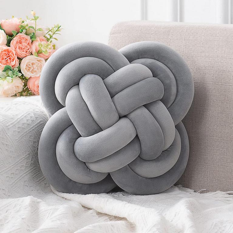 XIASHRK 12IN KNOT PILLOW