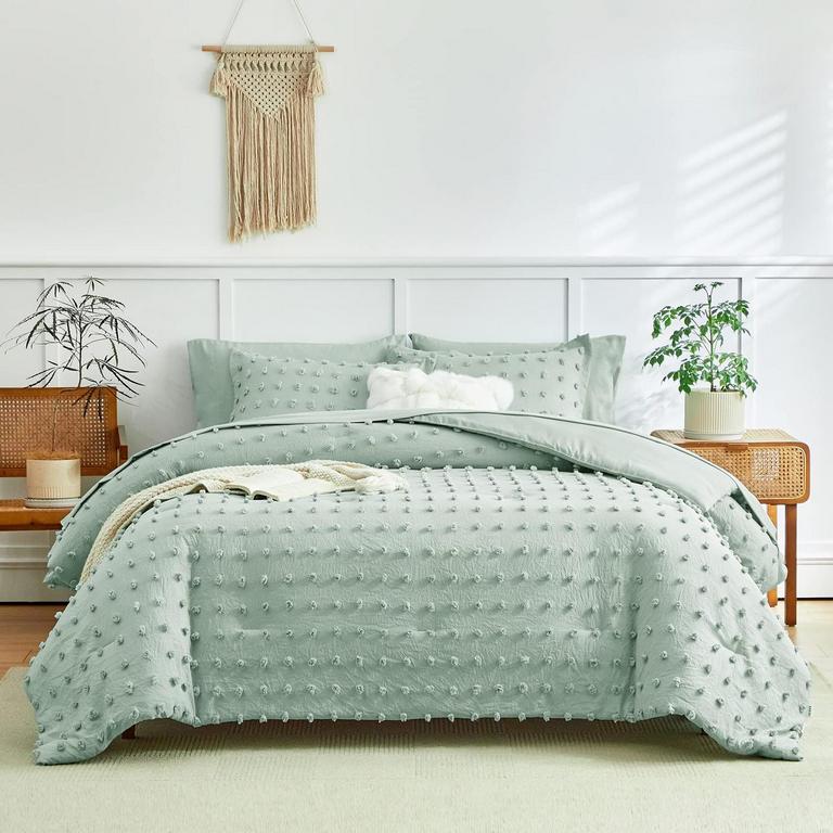 7-PC QUEEN TUFTED DOTS COMFORTER SET