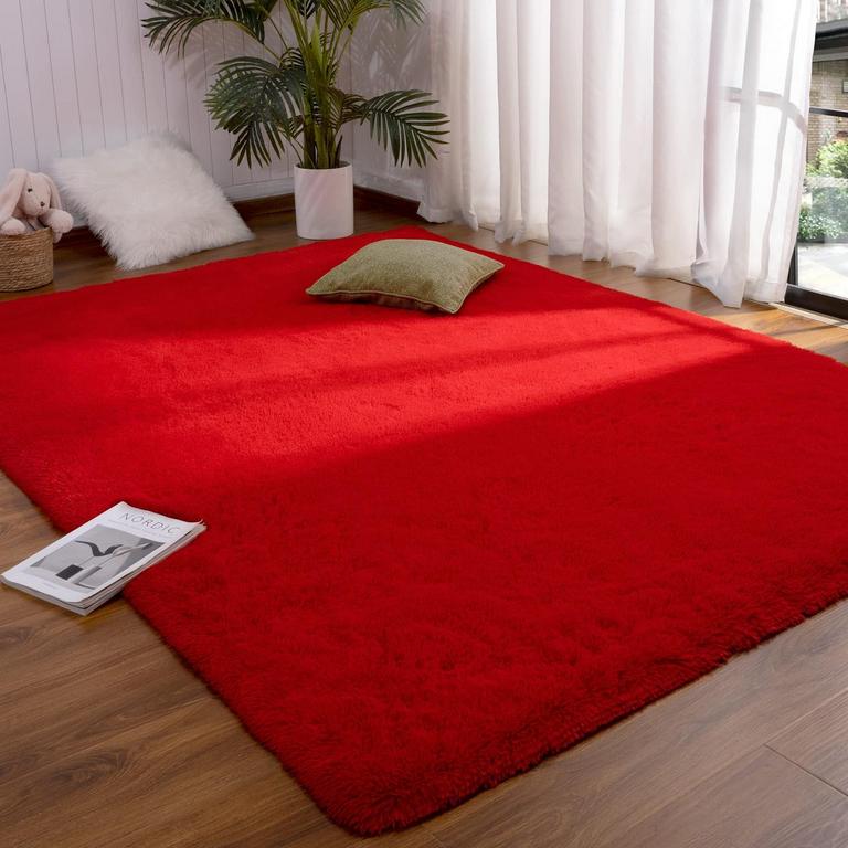 RED AREA RUG 4'X6'