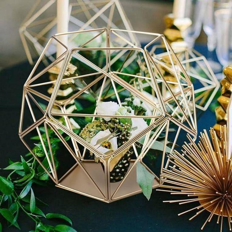 GOLD PENTAGON CANDLE HOLDER