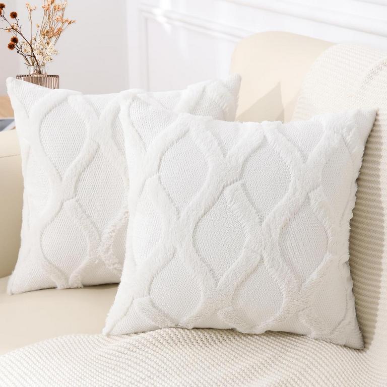 2 DECORUHOME FAUX FUR PILLOW COVERS 24"X24"