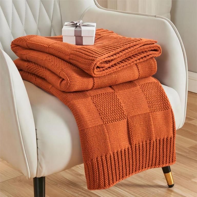 COZECUBE KNIT CHECKER THROW
