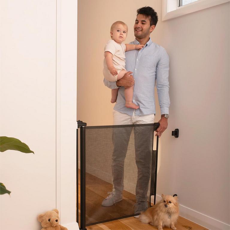 RETRACTABLE 55IN BABY GATE