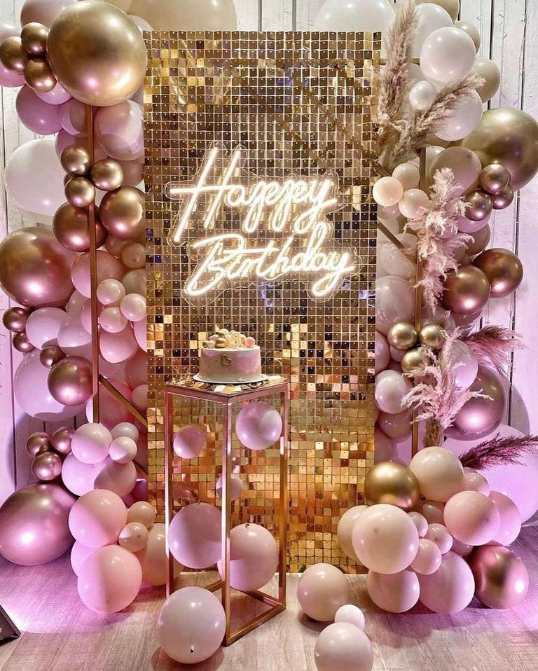 GOLD SHIMMER WALL BACKGROUND