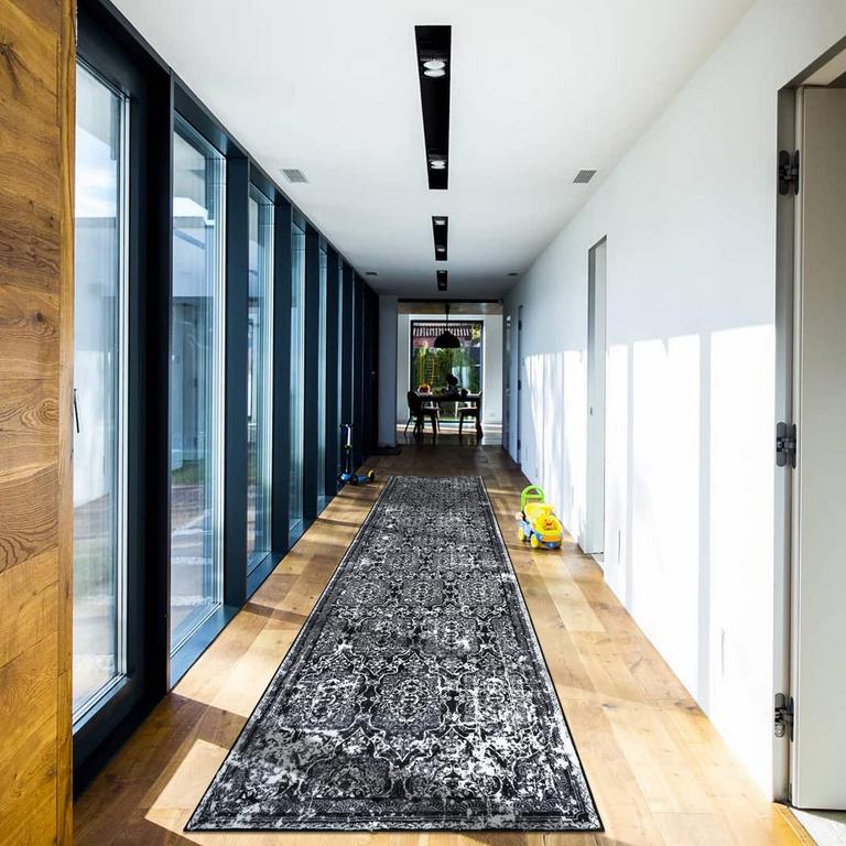 VAUKKI 2FT 6IN X 10FT RUG