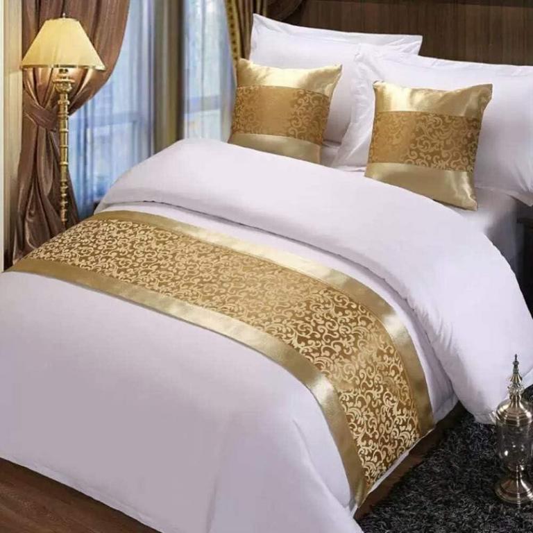 CHAMPAGNE BED SCARF, KING