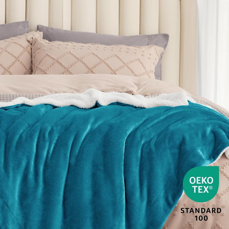 COZY COMFORT QUEEN FLEECE BLANKET