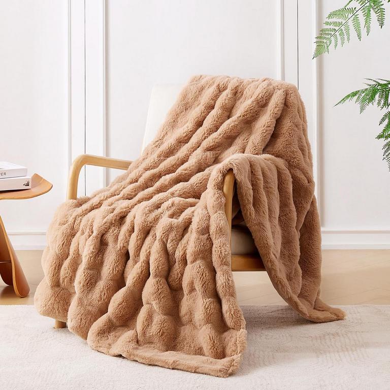 LUTBM FAUX RABBIT FUR THROW
