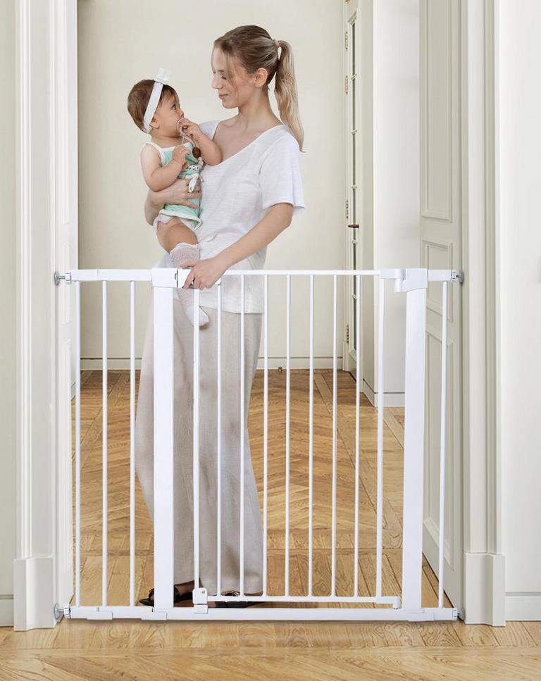 COMOMY 36IN T X 29.5-43.4IN W BABY GATE