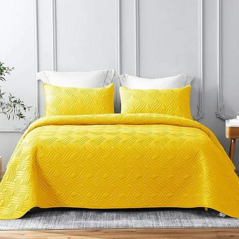 WHALE FLOTILLA QUILT QUEEN SET